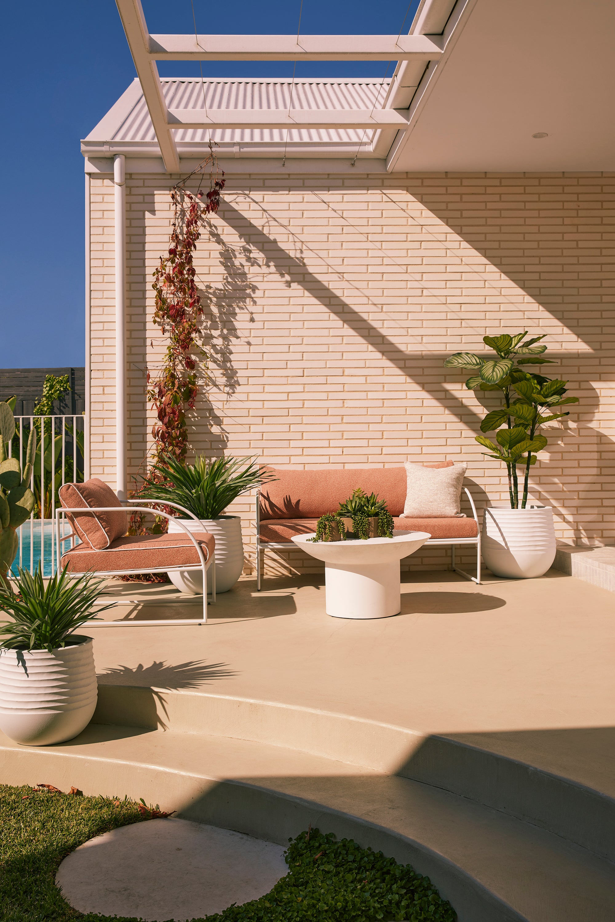 Reeve Outdoor 2 Seater Sofa Pink & White